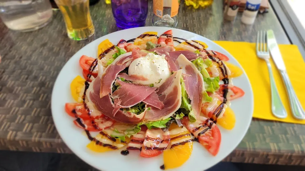 Tomates Multicolores Et Burrata Crémeuse
